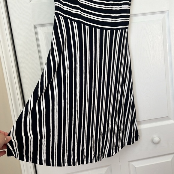 Loft‎ Navy and White Stripped Dress - Picture 2 of 7